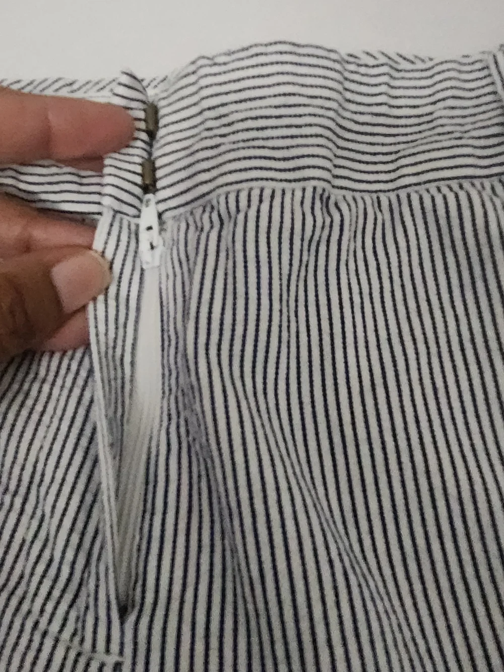 J.Crew City Fit Shorts Navy White Pinstripe Cotton Size 8 Coastal Preppy